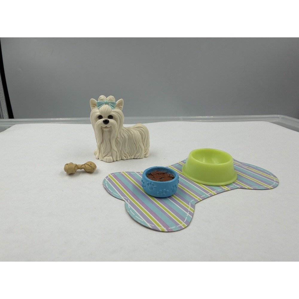 VINTAGE PET BARBIE MALTESE DOG & FOOD&WATER BOWLS, MAT, & BONE